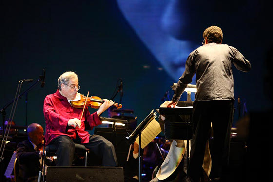 The City of Prague Philharmonic Orchestra with Itzak Perlman